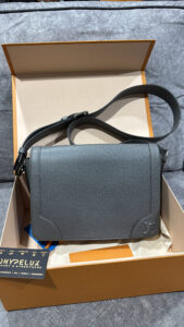 LV New Flap Messenger Grey Taiga Bag
