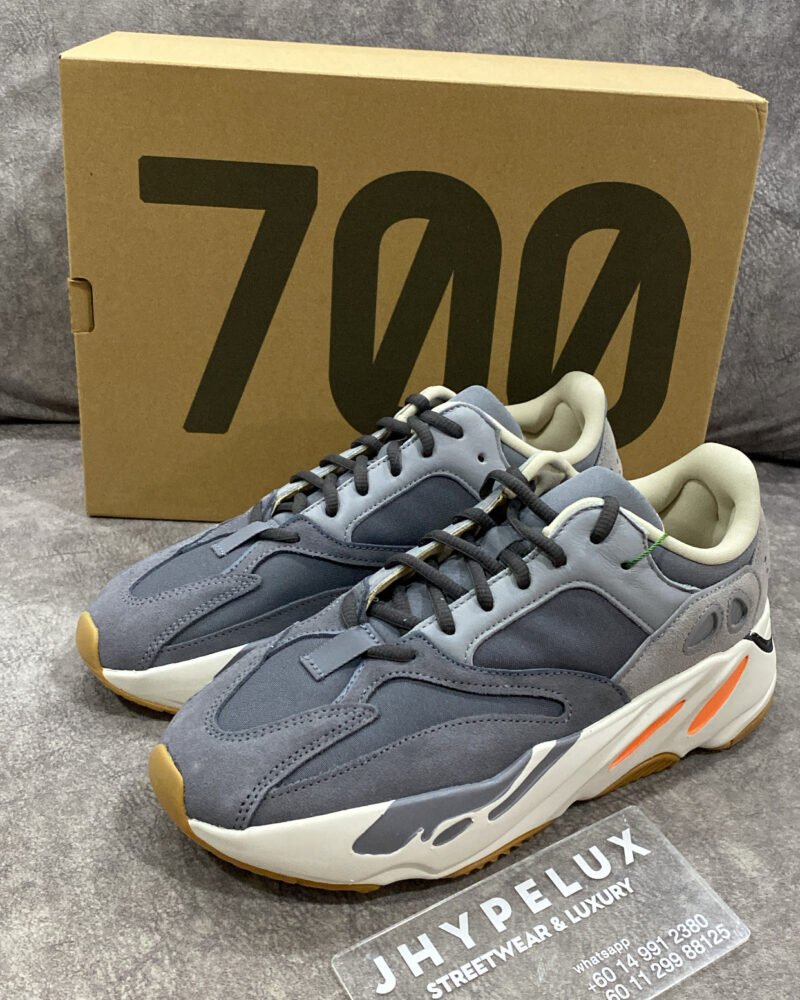 Yeezy 700 Magnet