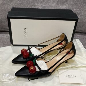 Gucci Unia Black pointed-toe heels with crystal cherry
