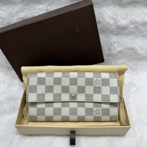 LV Azure Damier Portefeuille Sara Long Wallet