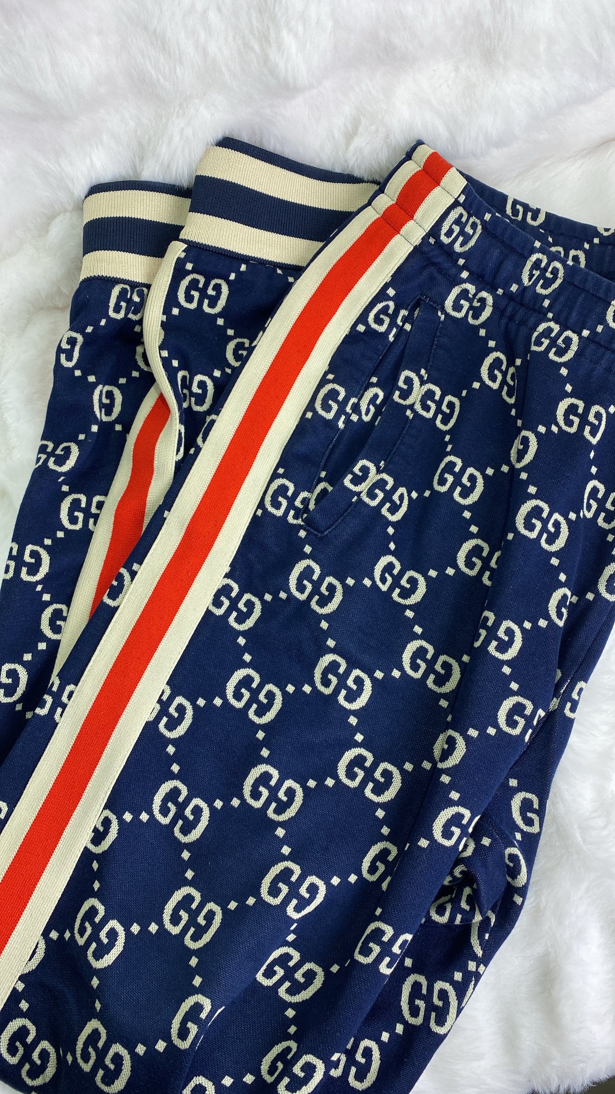 24BD8B57-1869-4330-B25B-3C4BEE38E45F