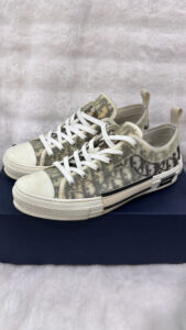 Dior B23 Low Top Oblique Black / White