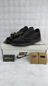 AJ1 Travis Scott Low Velvet Brown