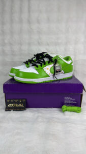 Dunk SB Supreme Stars Mean Green