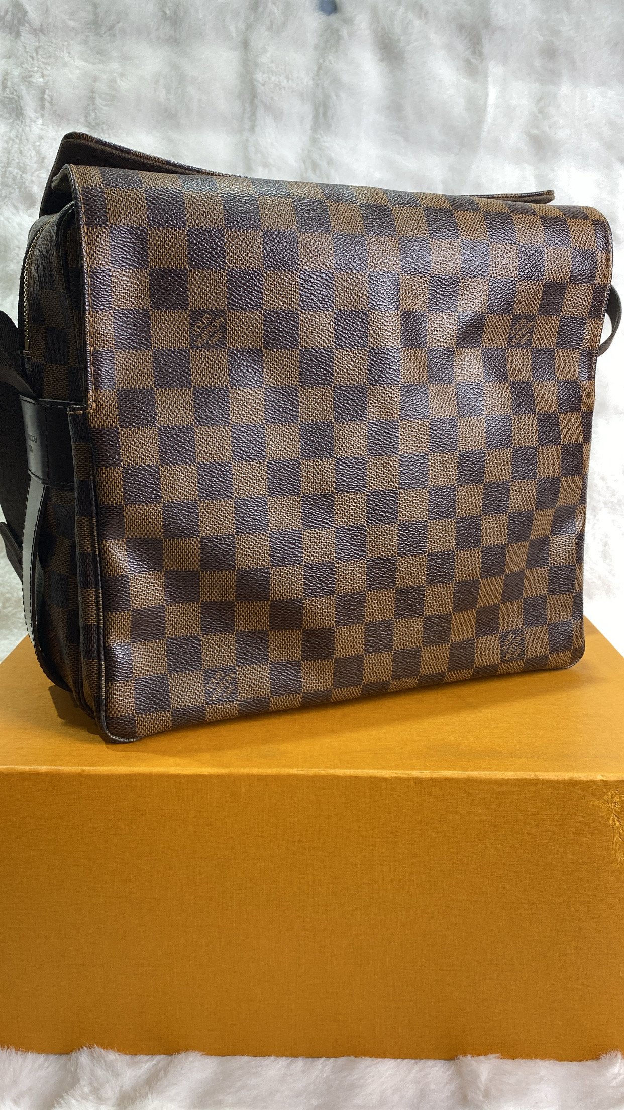 C37F7D3E-52DA-4FE0-B4EB-BF91EFE36FE1