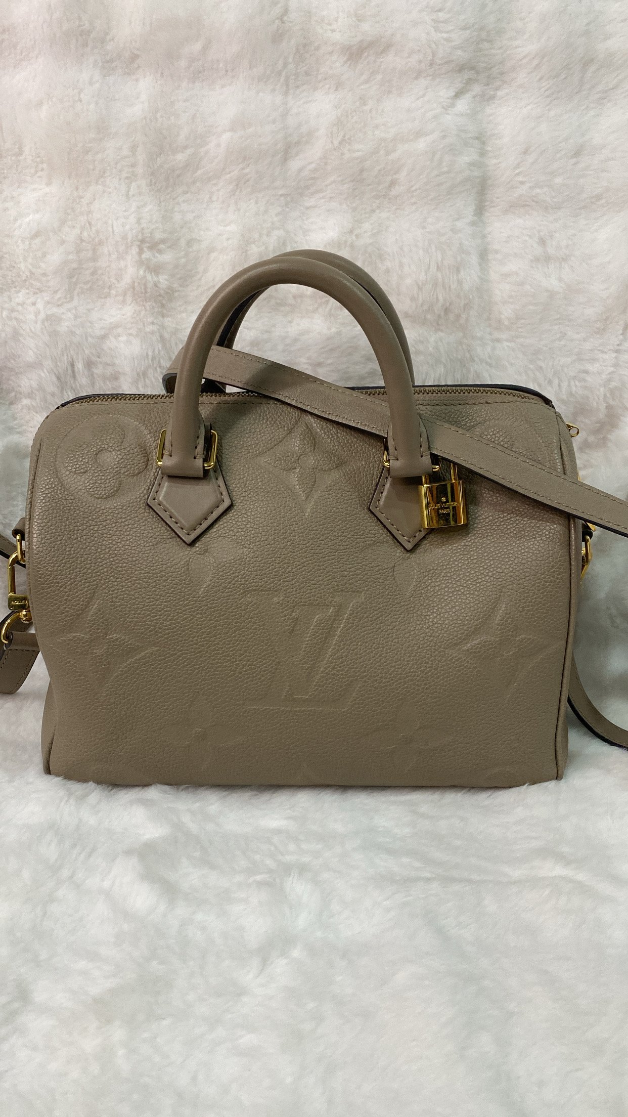 DE8A205A-101B-4C27-A520-AC6E3C6CE4C6