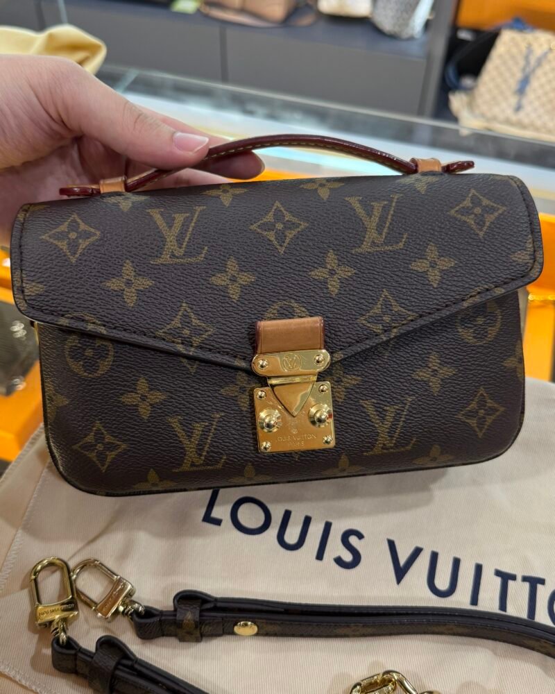 LV Pochette Metis East West Monogram RFID